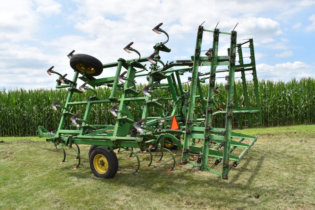 John Deere 960 27' field cultivator