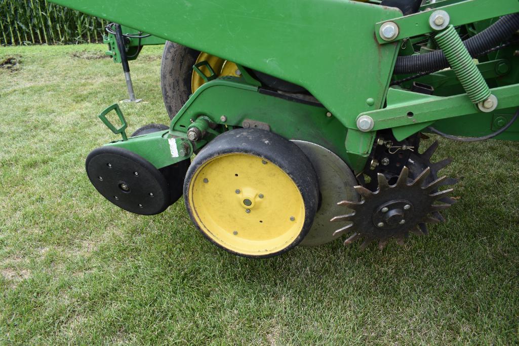 1996 John Deere 1760 12 row 30" planter