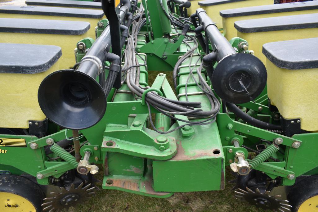 1996 John Deere 1760 12 row 30" planter