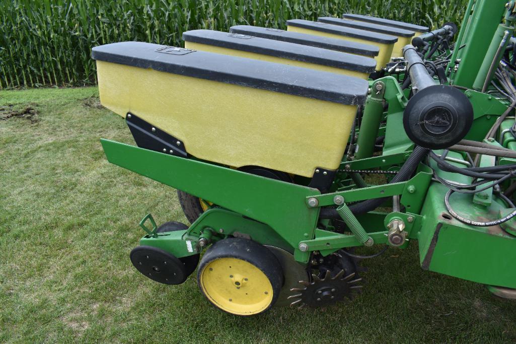 1996 John Deere 1760 12 row 30" planter