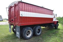 1977 Ford 800 tandem axle grain truck