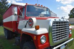 1977 Ford 800 tandem axle grain truck