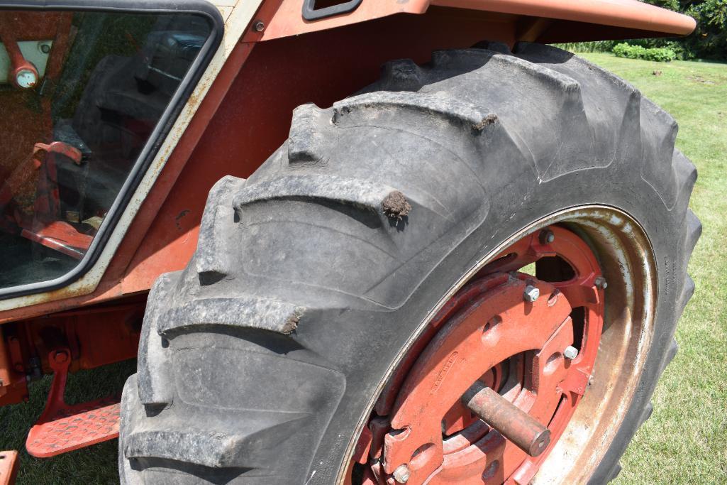 1973 International Farmall 666 2WD tractor