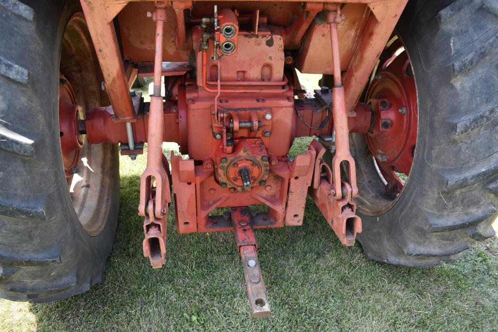 1973 International Farmall 666 2WD tractor