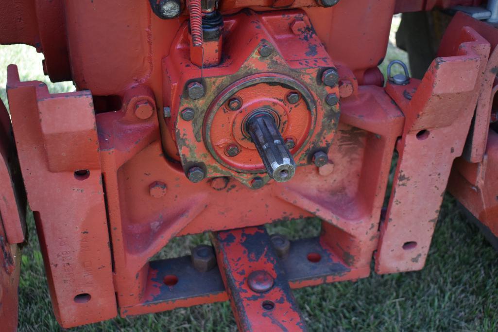 1973 International Farmall 666 2WD tractor