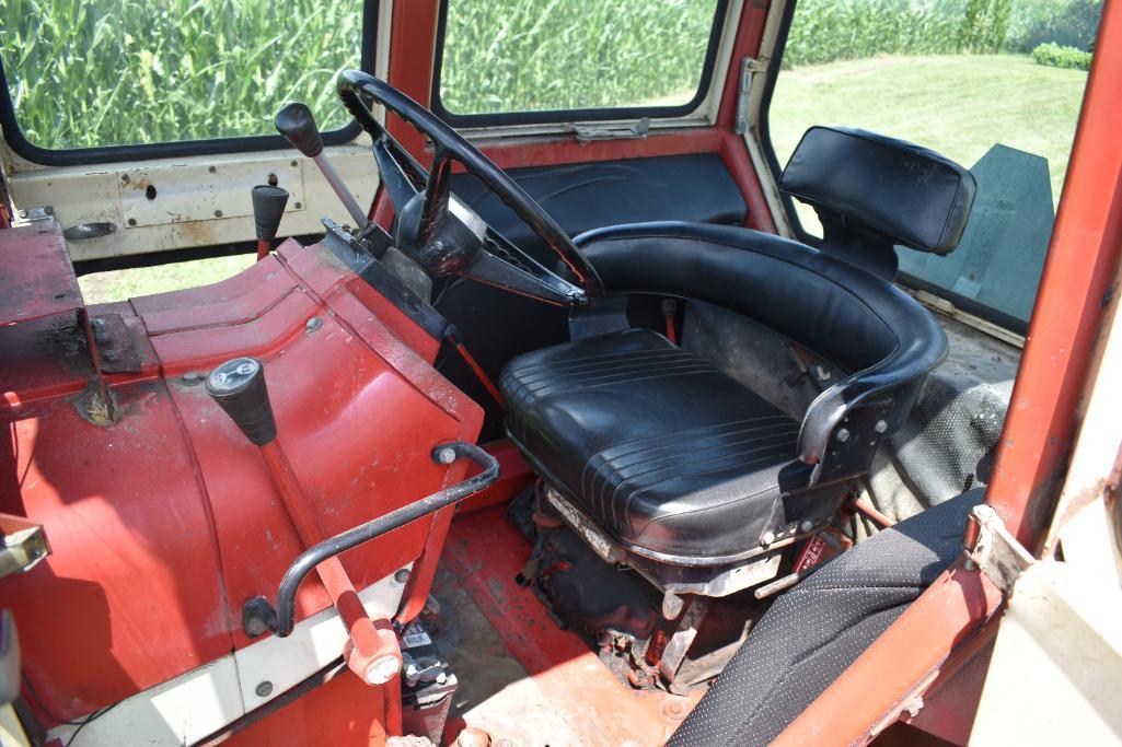 1973 International Farmall 666 2WD tractor