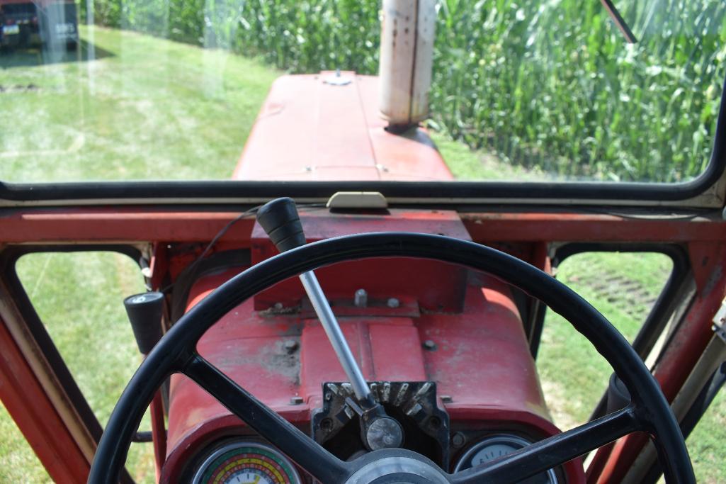 1973 International Farmall 666 2WD tractor