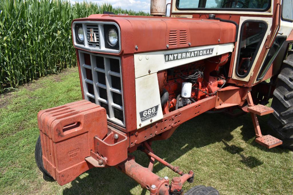 1973 International Farmall 666 2WD tractor