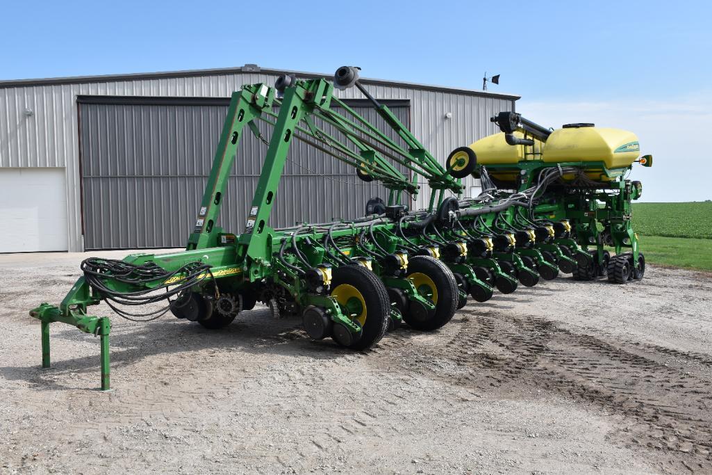 2007 John Deere 1770NT 24 row 30" CCS planter