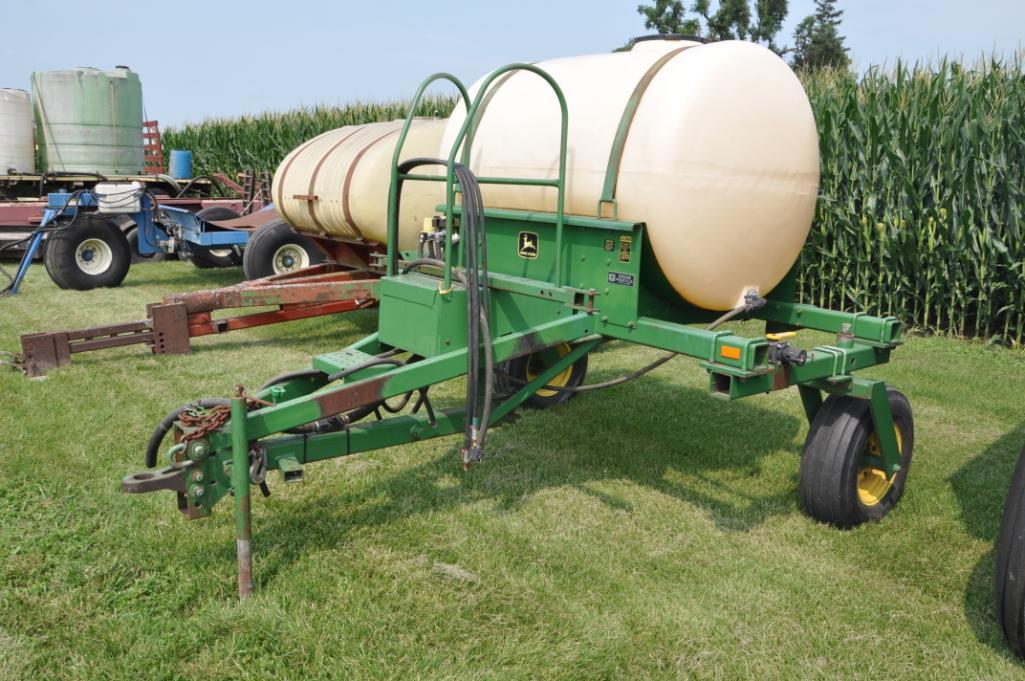 John Deere 250 500 gal. pull between liquid cart