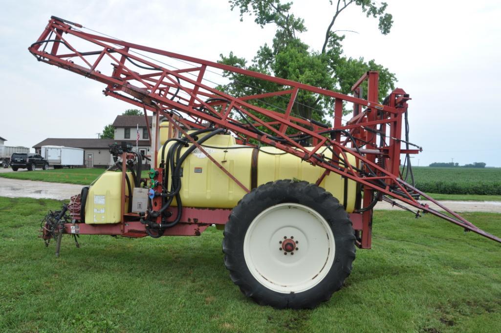 Hardi Navigator 1000 pull-type sprayer