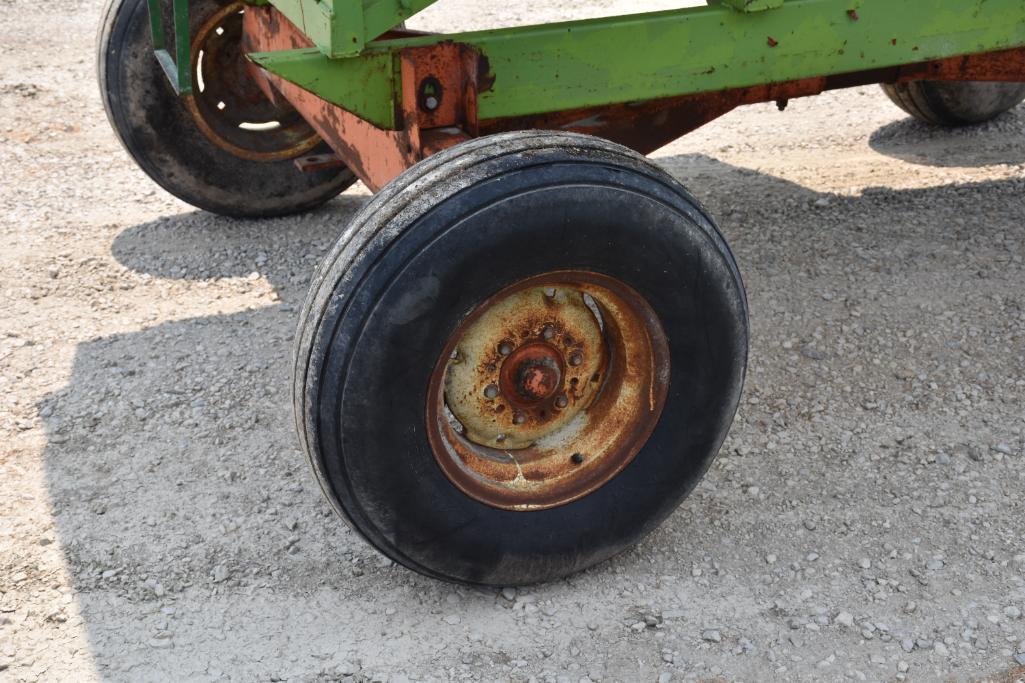 Parker 225 bu. gravity wagon w/ running gear