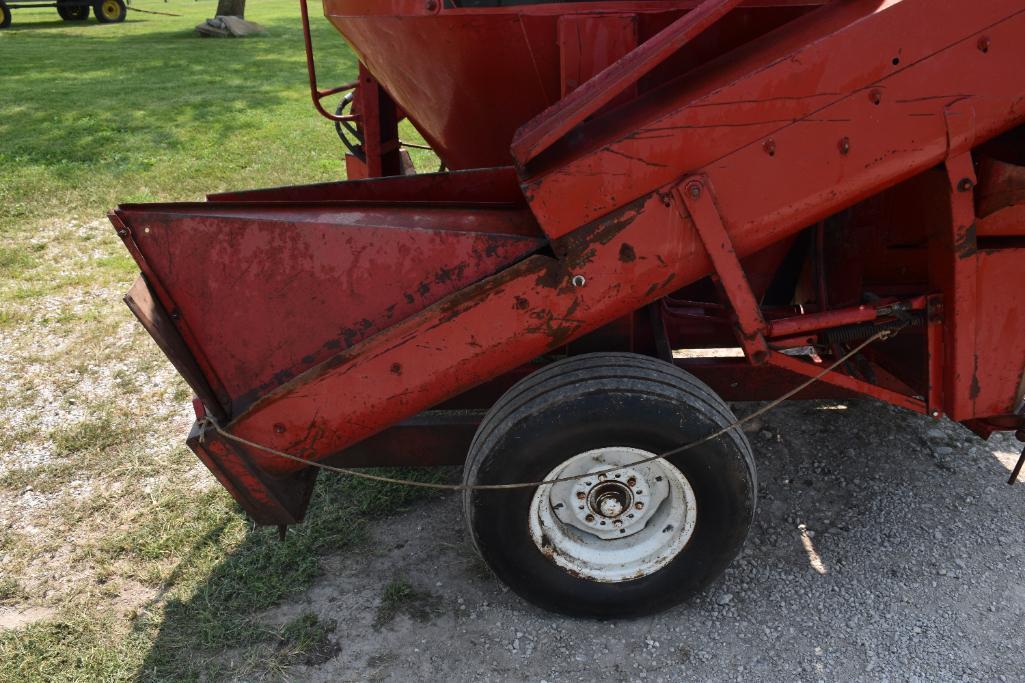 Farmhand 817 grinder mixer