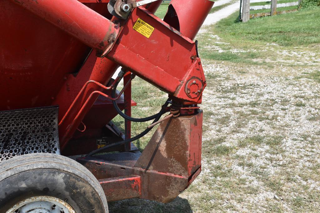 Farmhand 817 grinder mixer