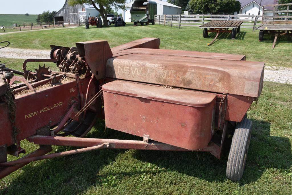 New Holland "Hayliner" 273 square baler