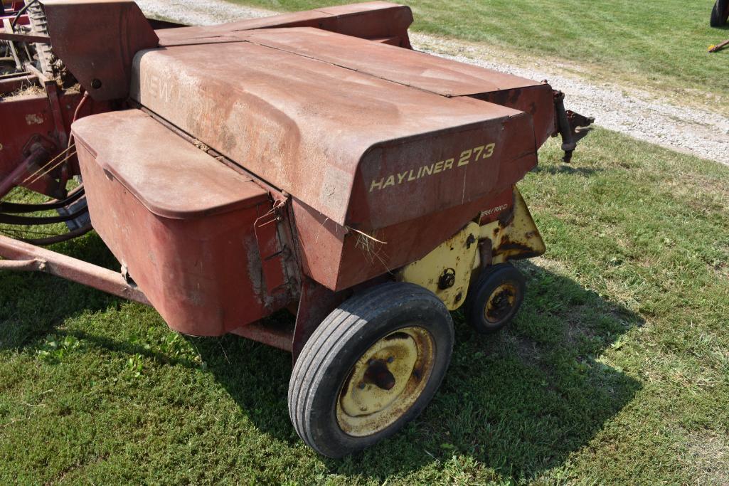 New Holland "Hayliner" 273 square baler