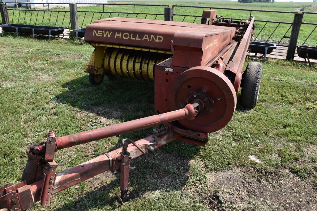 New Holland "Hayliner" 273 square baler