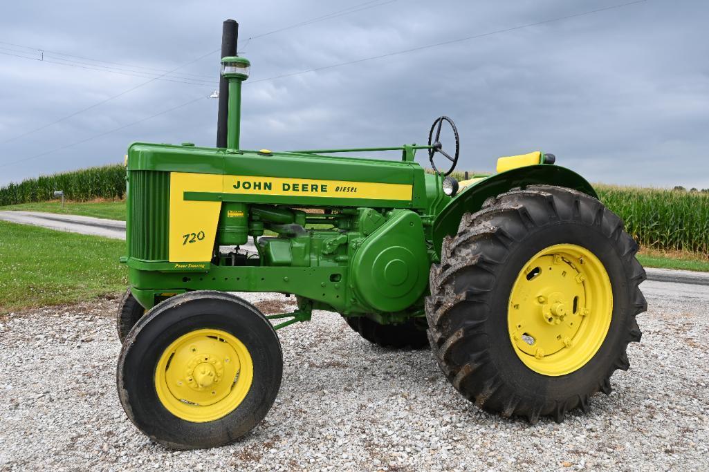 1958 John Deere 720 Standard tractor