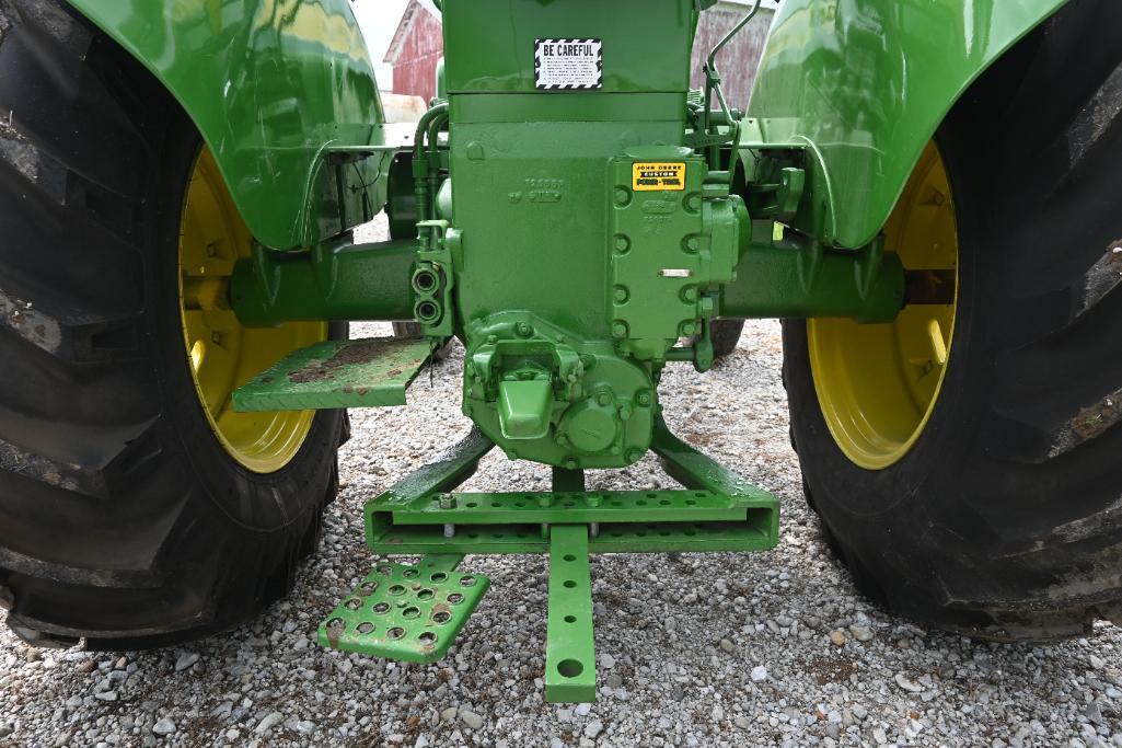 1958 John Deere 720 Standard tractor