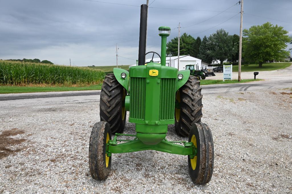 1958 John Deere 720 Standard tractor