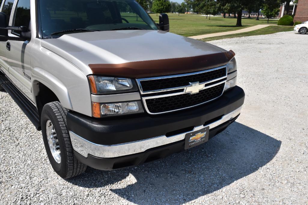 2006 Chevrolet Crew Cab 2500 HD LT package