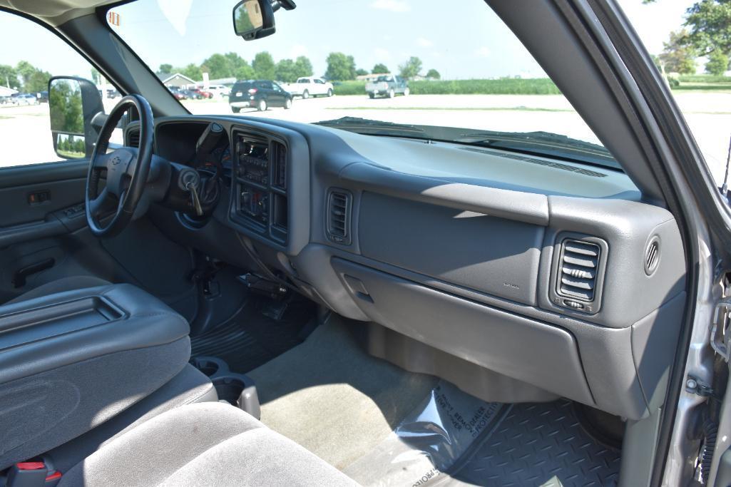 2006 Chevrolet Crew Cab 2500 HD LT package