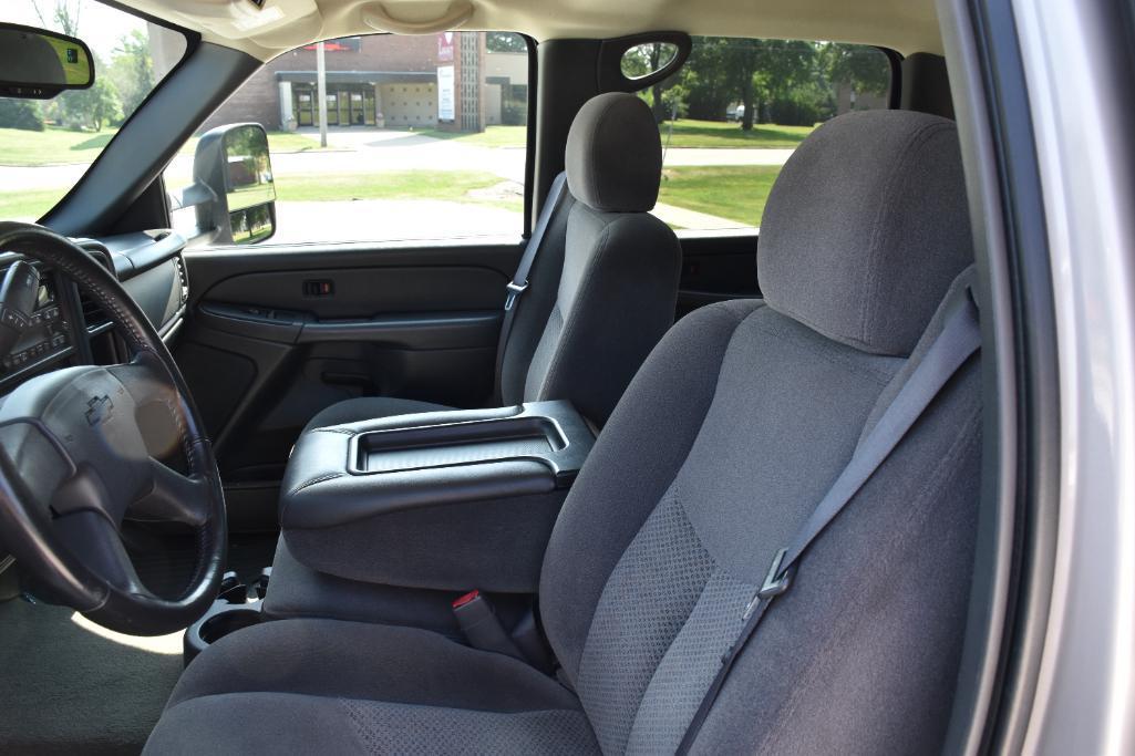 2006 Chevrolet Crew Cab 2500 HD LT package