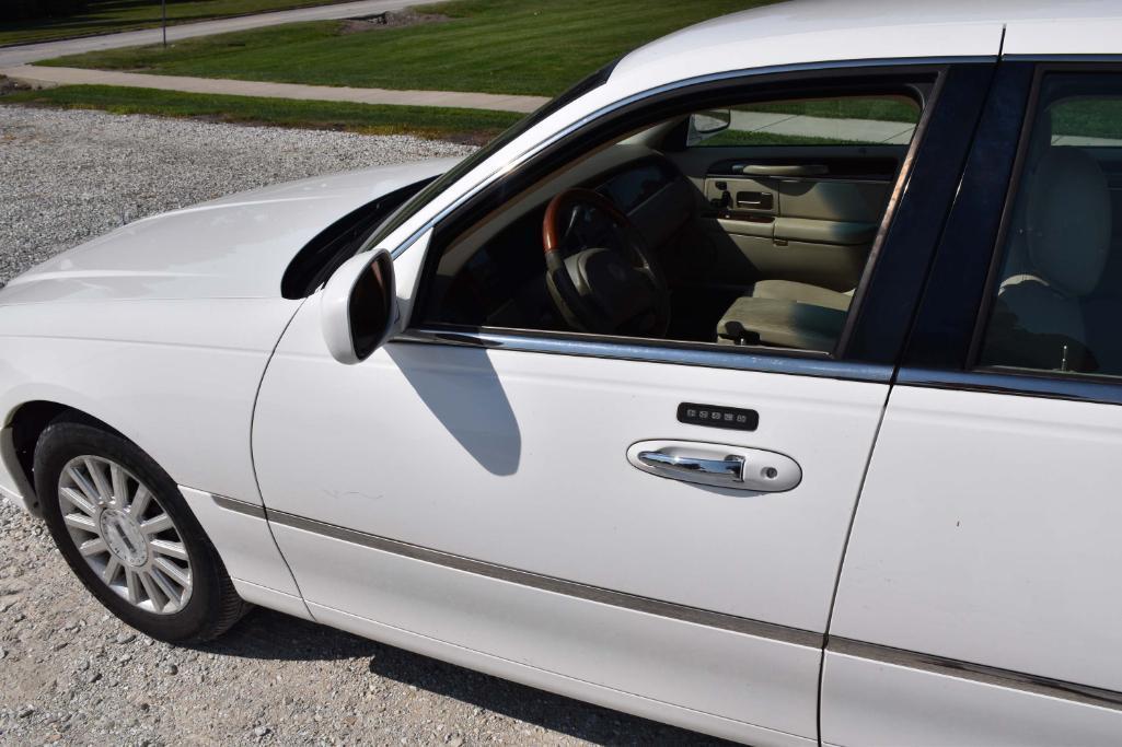 2003 Lincoln TSignature Series Town Car