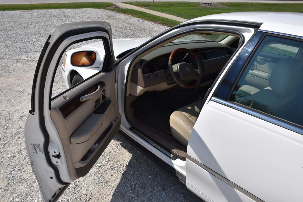 2003 Lincoln TSignature Series Town Car