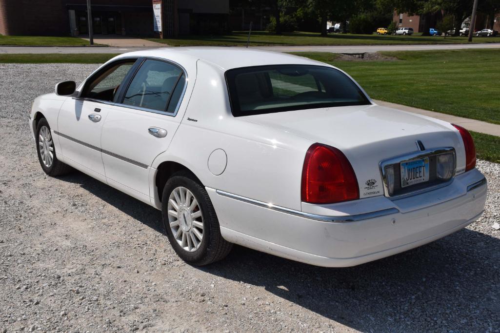 2003 Lincoln TSignature Series Town Car