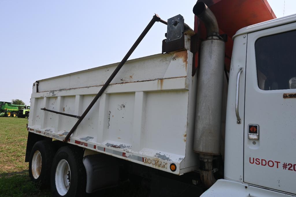 1988 IHC 8300 dump truck