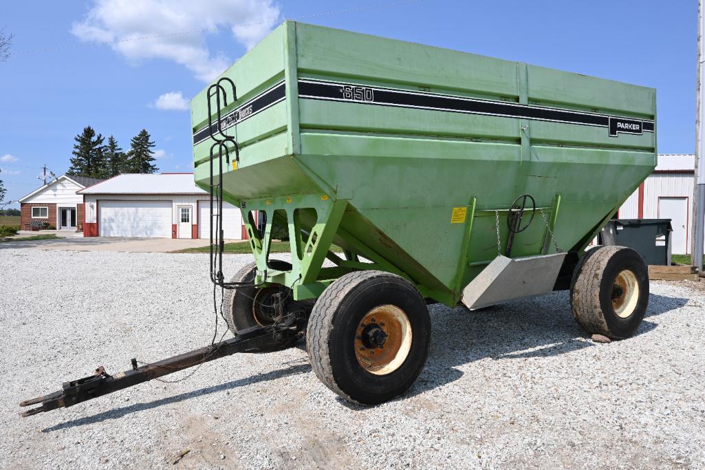 Parker 650 gravity wagon on Parker running gear