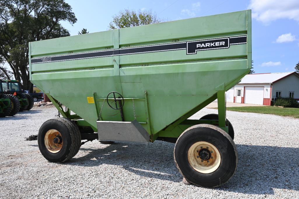 Parker 650 gravity wagon on Parker running gear