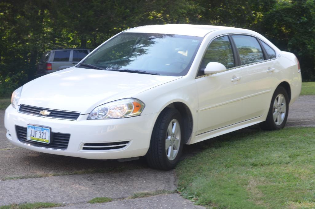 2009 Chevrolet Impala LT 4 door automobile