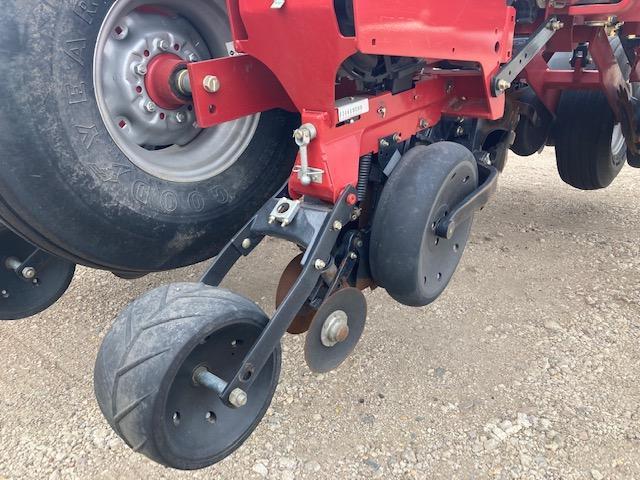 2014 Case-IH 1255 16 row 30" planter