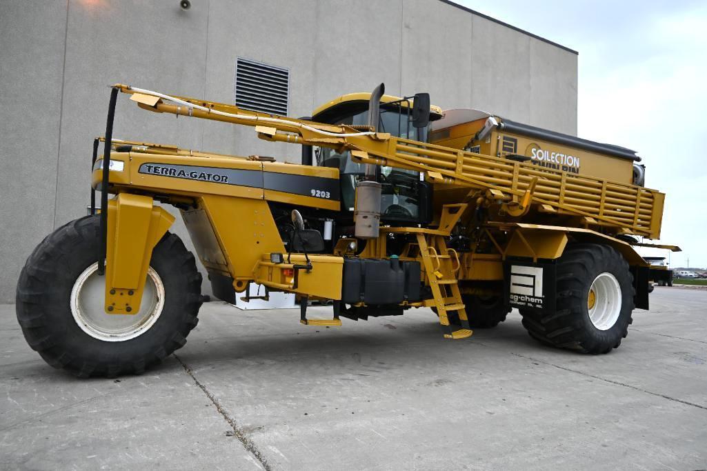 2005 Ag-Chem TerraGator 9203 self-propelled applicator