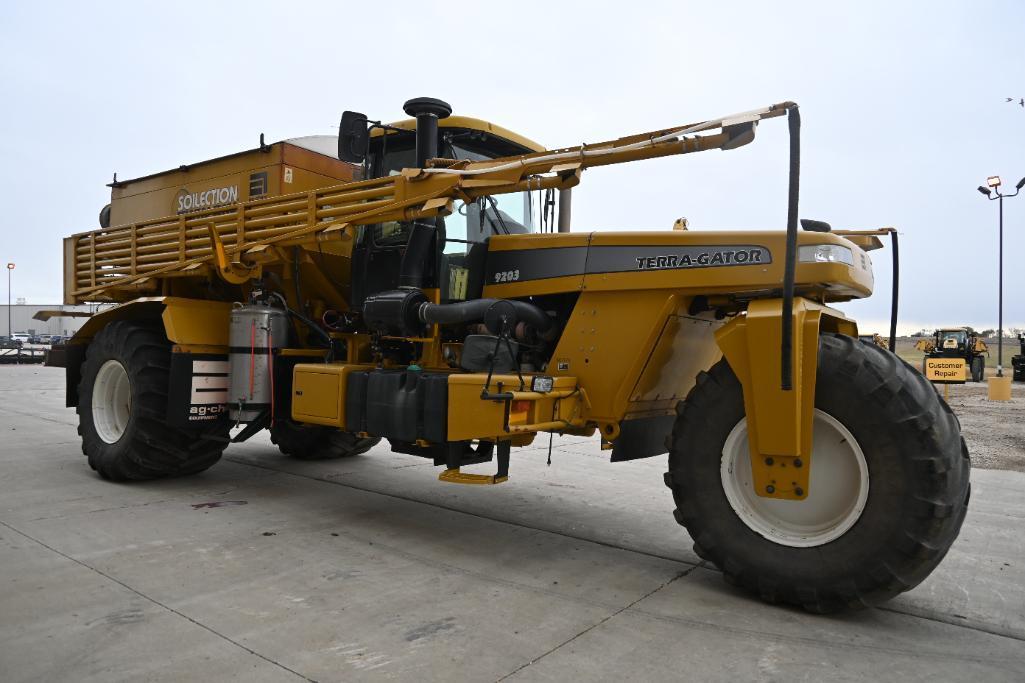 2005 Ag-Chem TerraGator 9203 self-propelled applicator