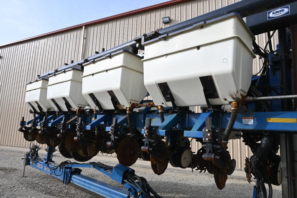 2009 Kinze 3600 16 row 30" planter