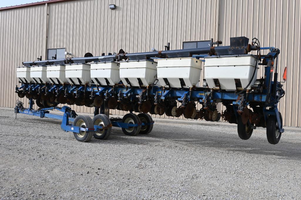 2009 Kinze 3600 16 row 30" planter