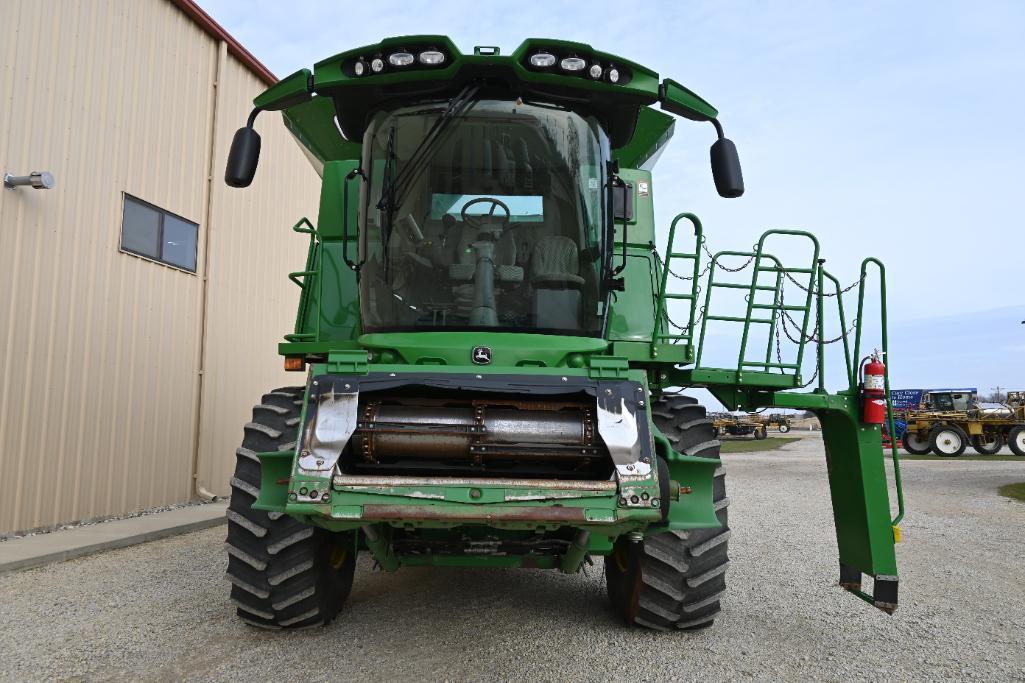 2013 John Deere S680 4wd combine