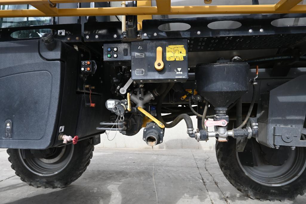 2013 Ag-Chem RoGator 1300 self-propelled sprayer