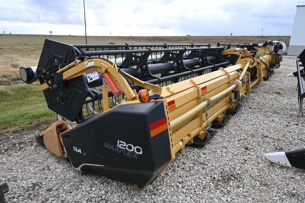 2011 Lexion F1200 40' grain platform