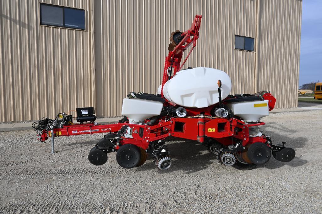 2012 White 8222 12 row 30" planter