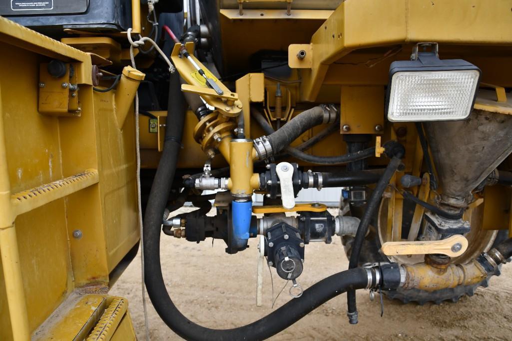 1999 Ag-Chem RoGator 854 self-propelled sprayer