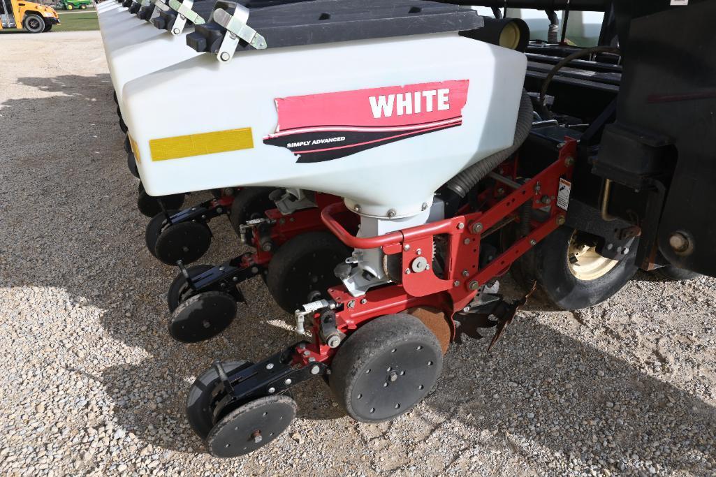 2002 White 8524 24 row 30" planter