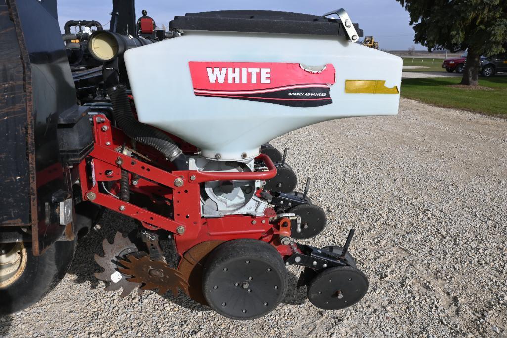 2002 White 8524 24 row 30" planter