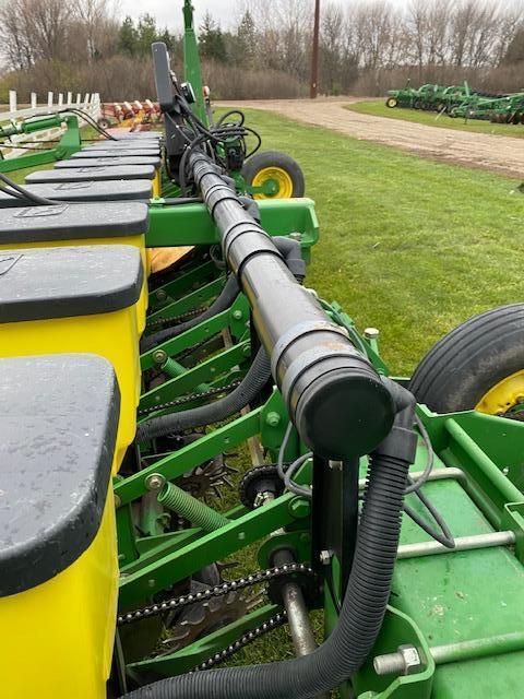 JD 7300 7300 12 row 22" planter...stack-fold 3-pt. planter