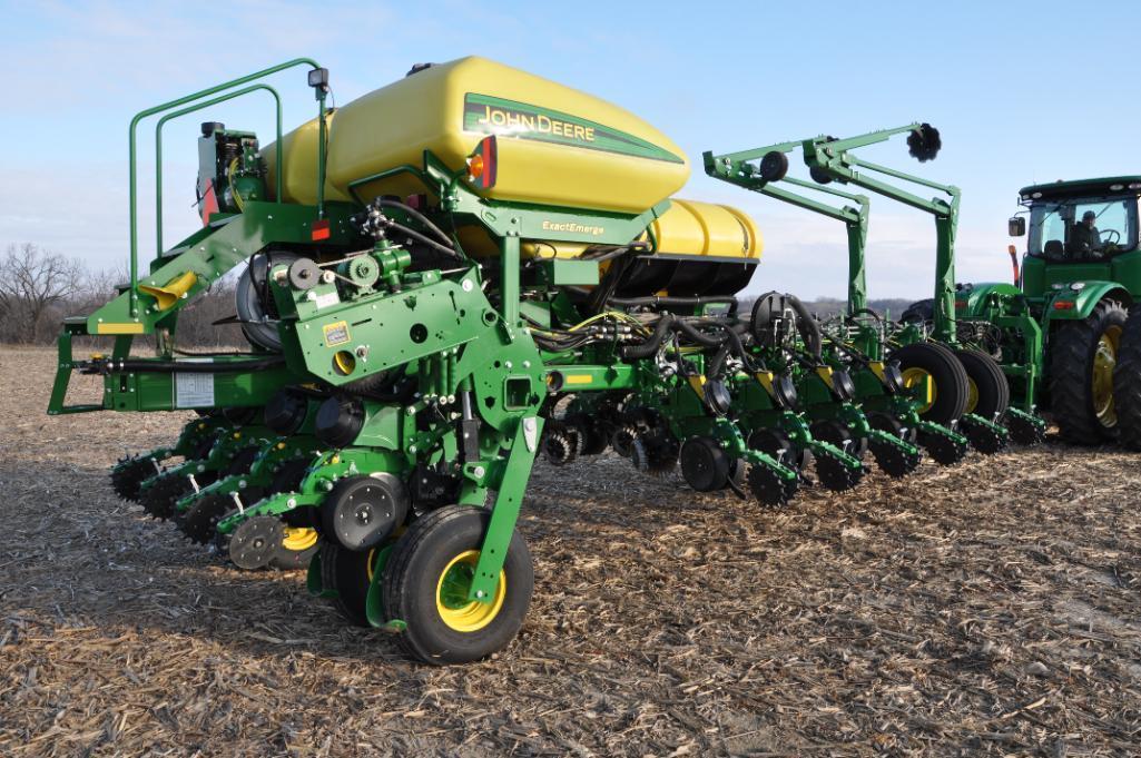 2020 John Deere 1775NT CCS 16 row 30" ExactEmerge high speed planter