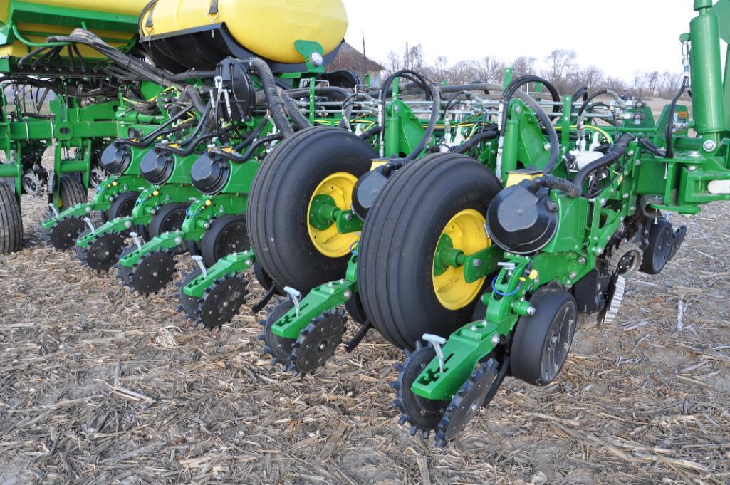 2020 John Deere 1775NT CCS 16 row 30" ExactEmerge high speed planter