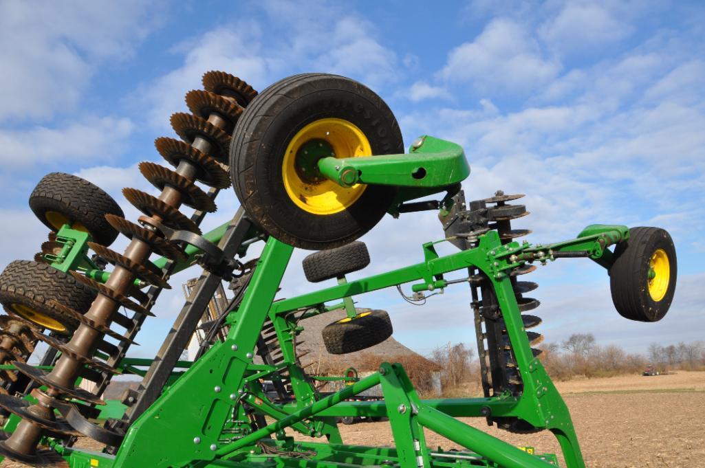 2019 John Deere 2660VT 33' vertical tillage tool